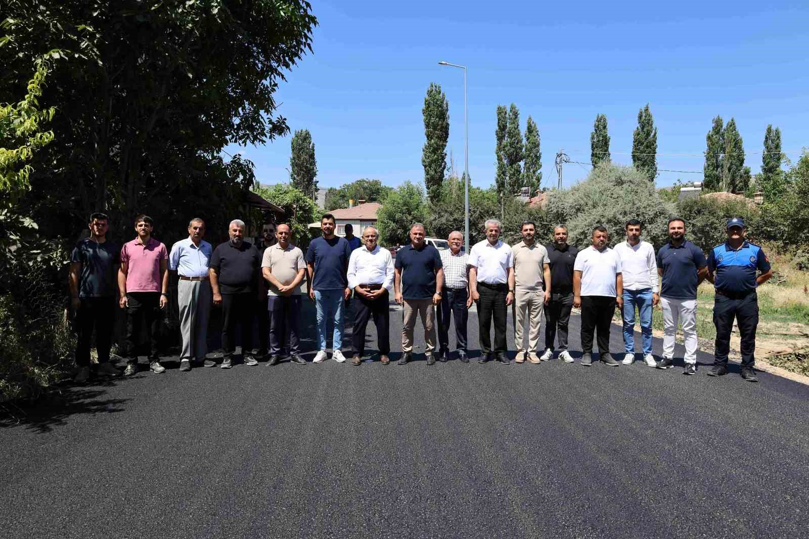 Yahyalı İsmet Mahallesi’nde sıcak asfalt serimi başladı