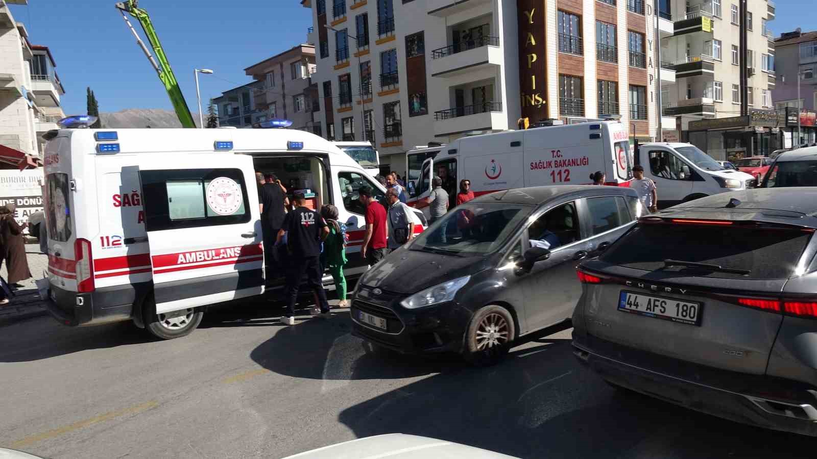 Freni boşalan minibüs dehşet saçtı: 7 yaralı
