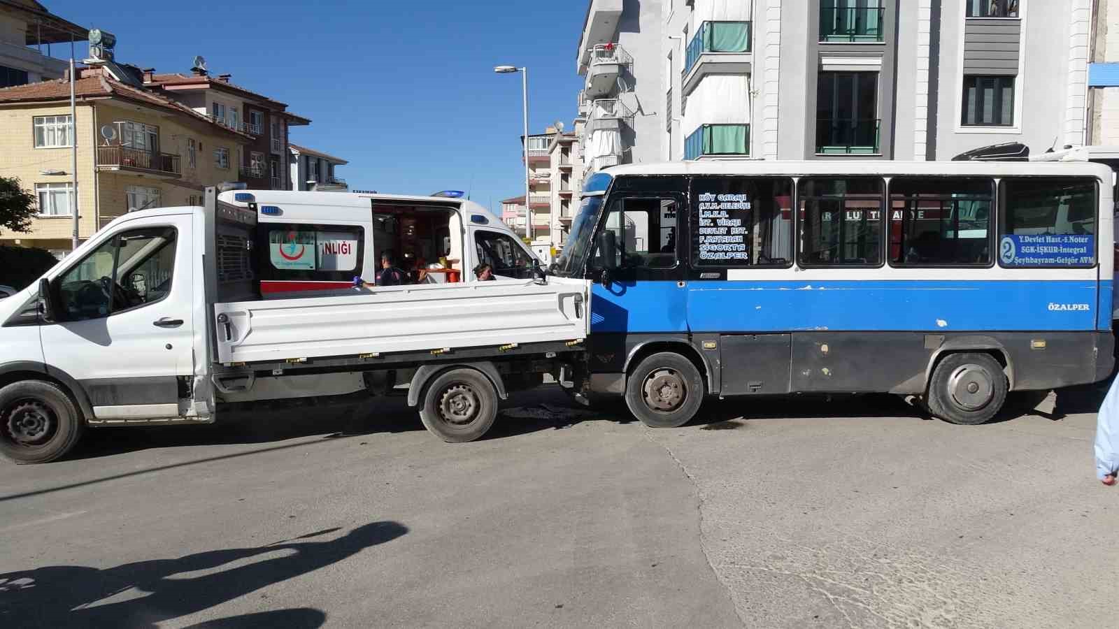 Freni boşalan minibüs dehşet saçtı: 7 yaralı