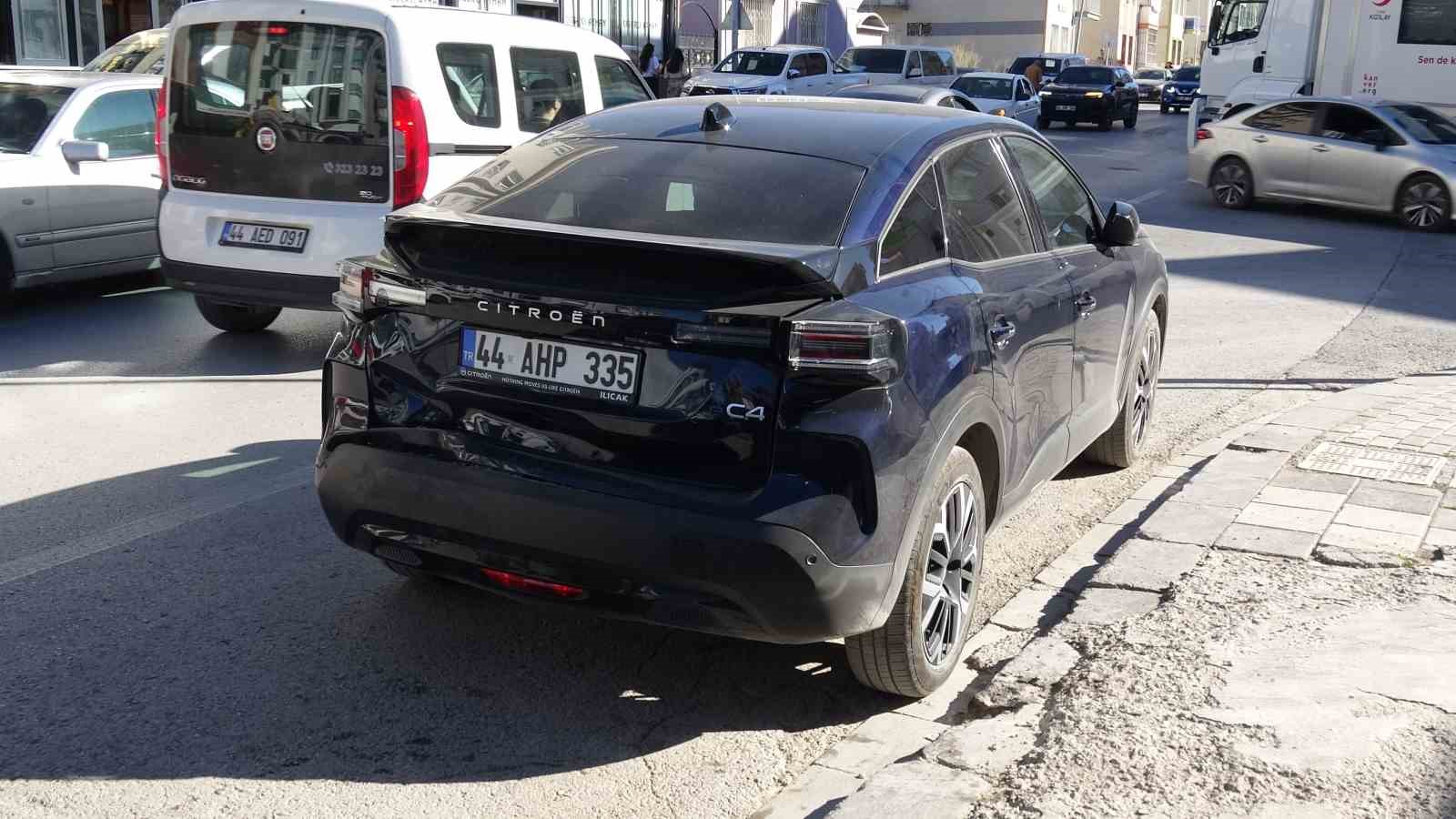 Freni boşalan minibüs dehşet saçtı: 7 yaralı