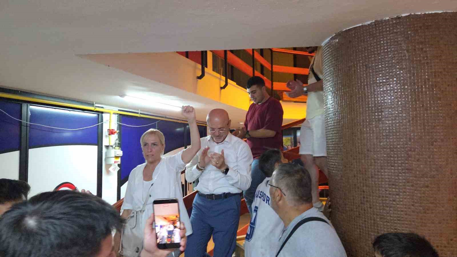 Görevden alınan CHP Samsun yönetimi il binasını boşalttı