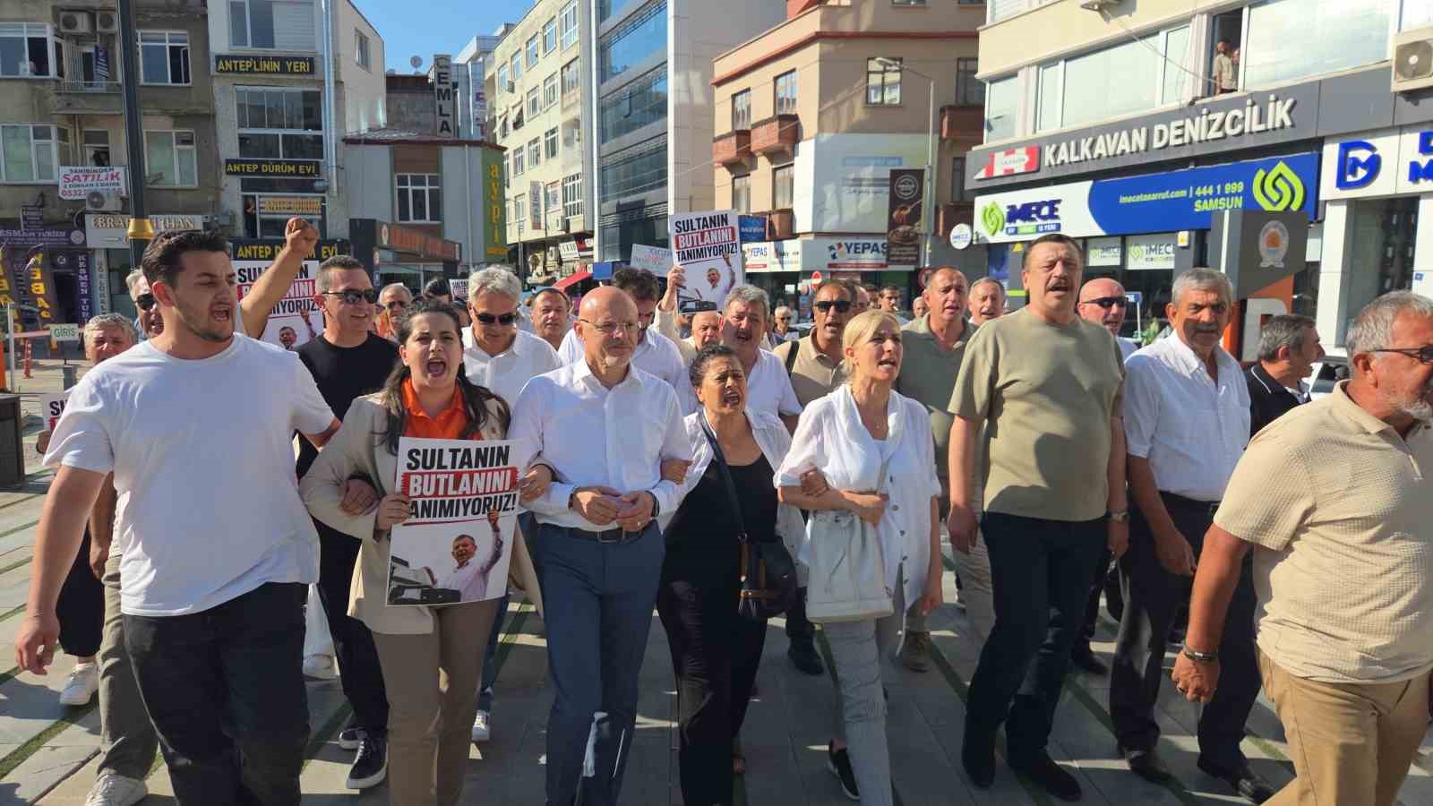 Görevden alınan CHP Samsun yönetimi il binasını boşalttı