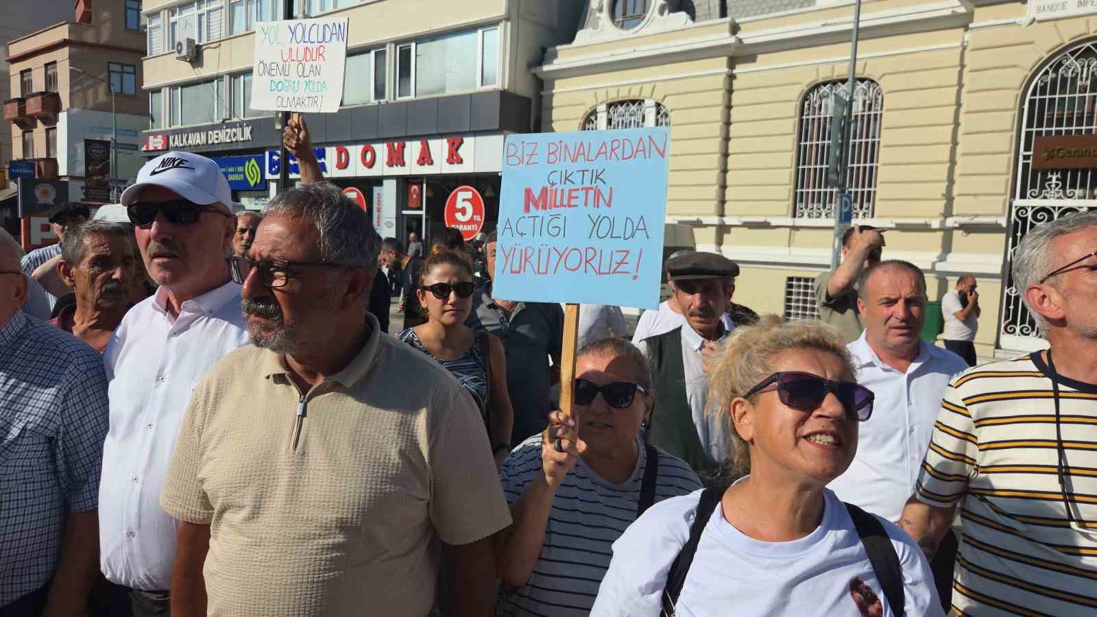 Görevden alınan CHP Samsun yönetimi il binasını boşalttı