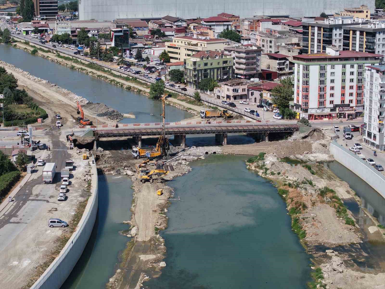 Samsun’da köprü tedbir amaçlı trafiğe kapatıldı