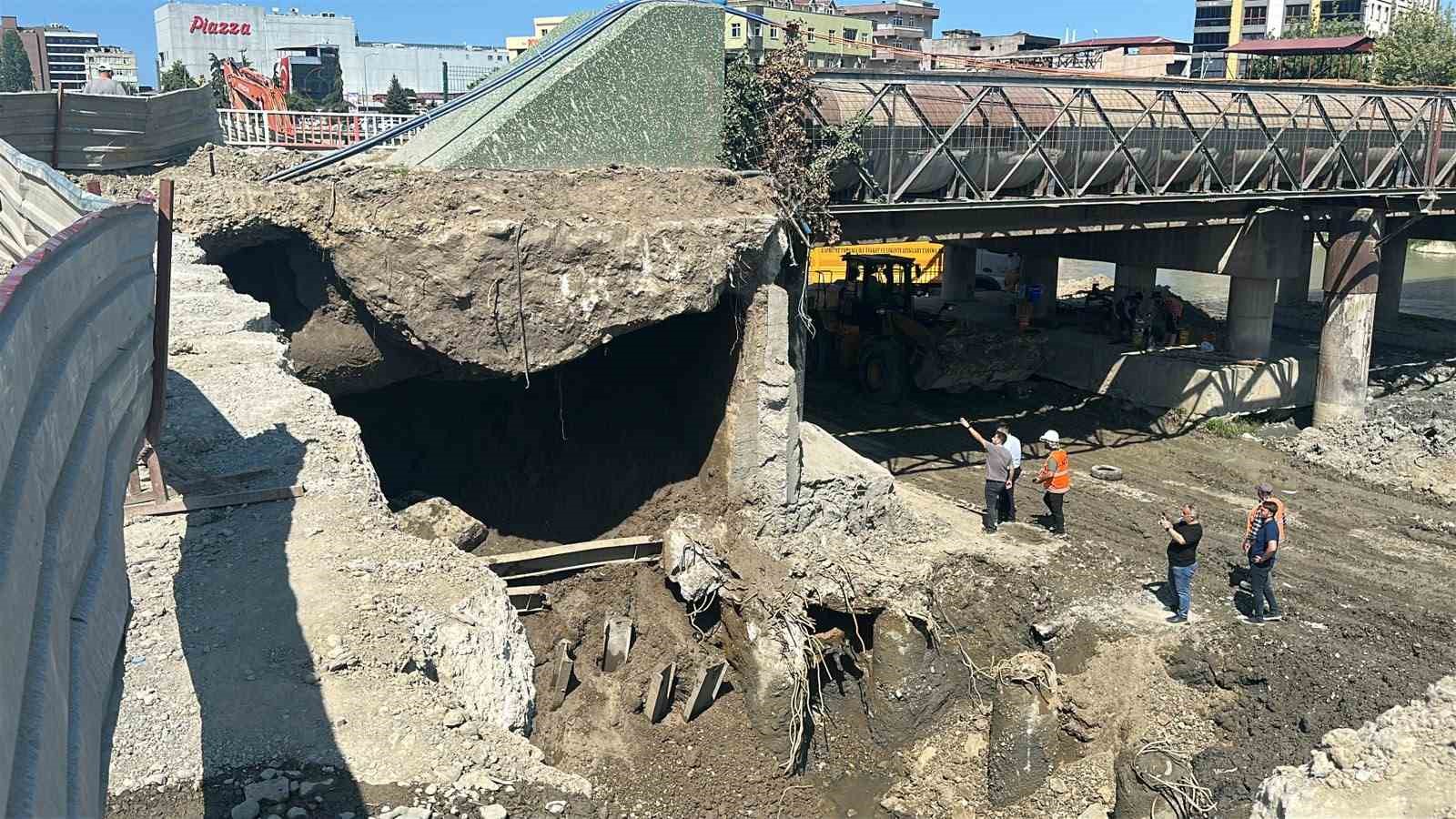 Samsun’da köprü tedbir amaçlı trafiğe kapatıldı