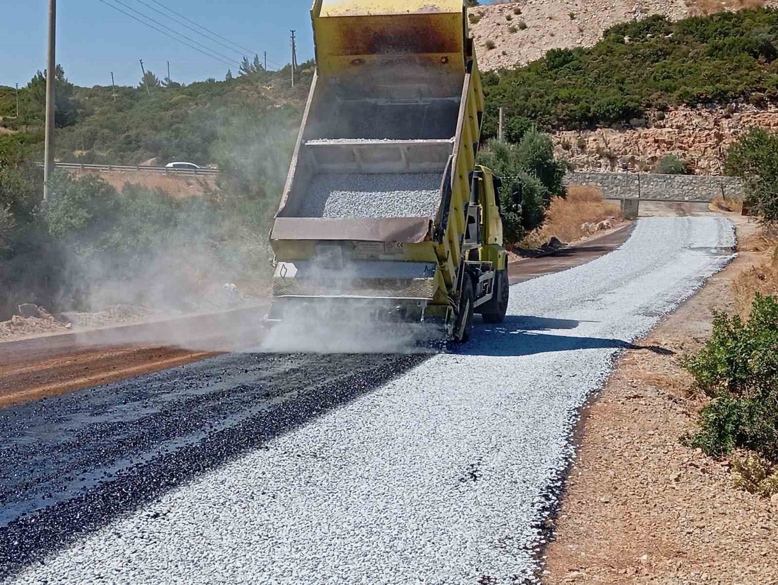 Aydın Büyükşehir 17 ilçede yol çalışmalarını sürdürüyor