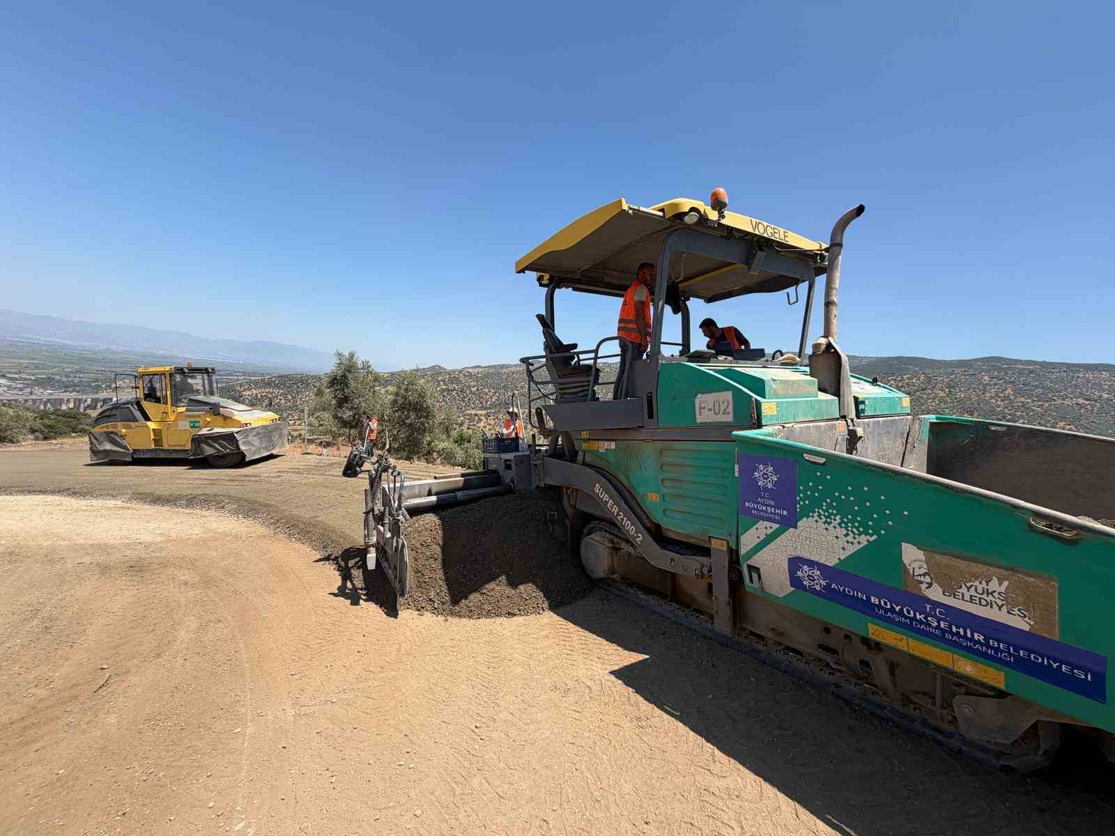 Aydın Büyükşehir 17 ilçede yol çalışmalarını sürdürüyor