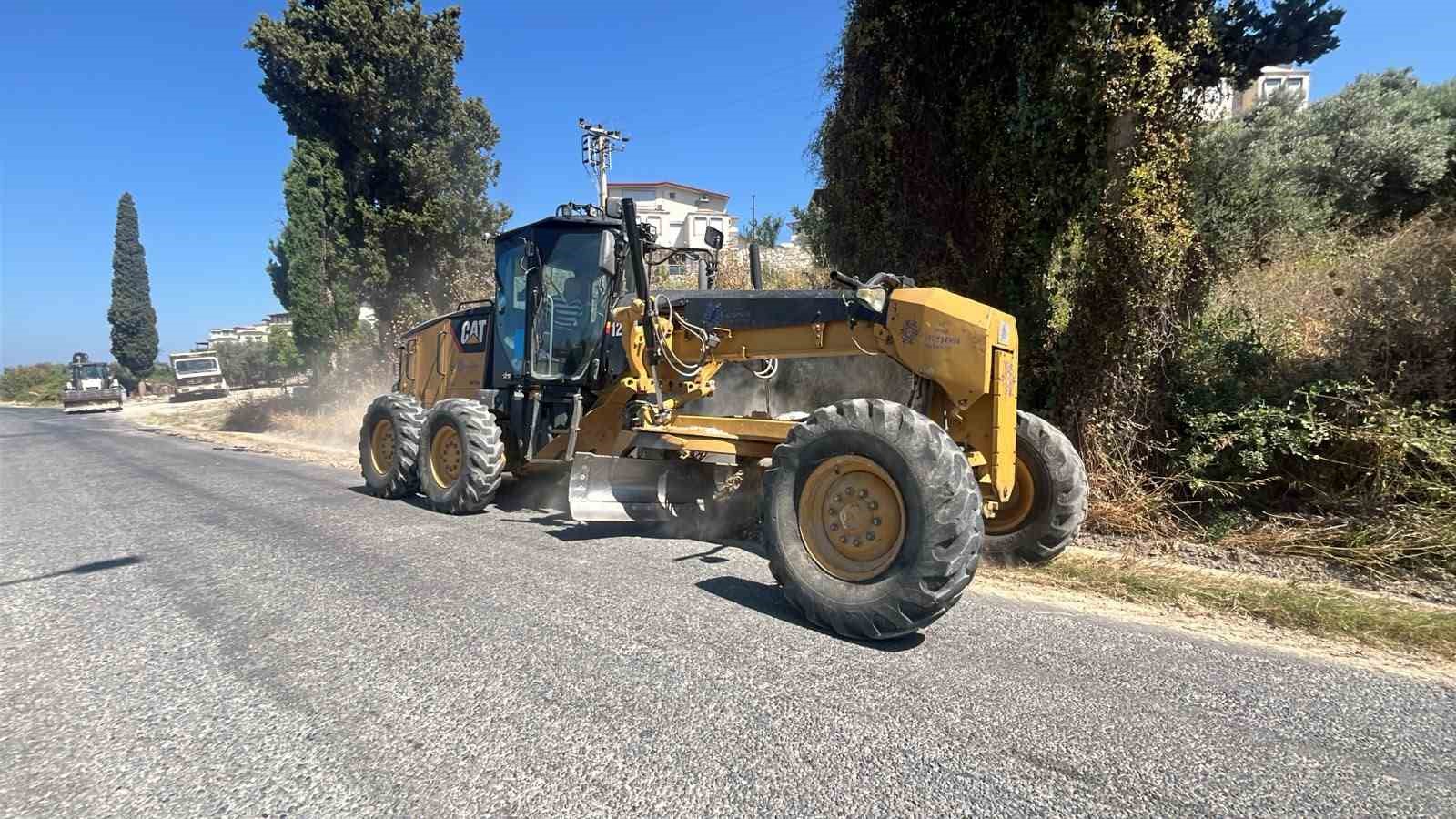 Aydın Büyükşehir 17 ilçede yol çalışmalarını sürdürüyor