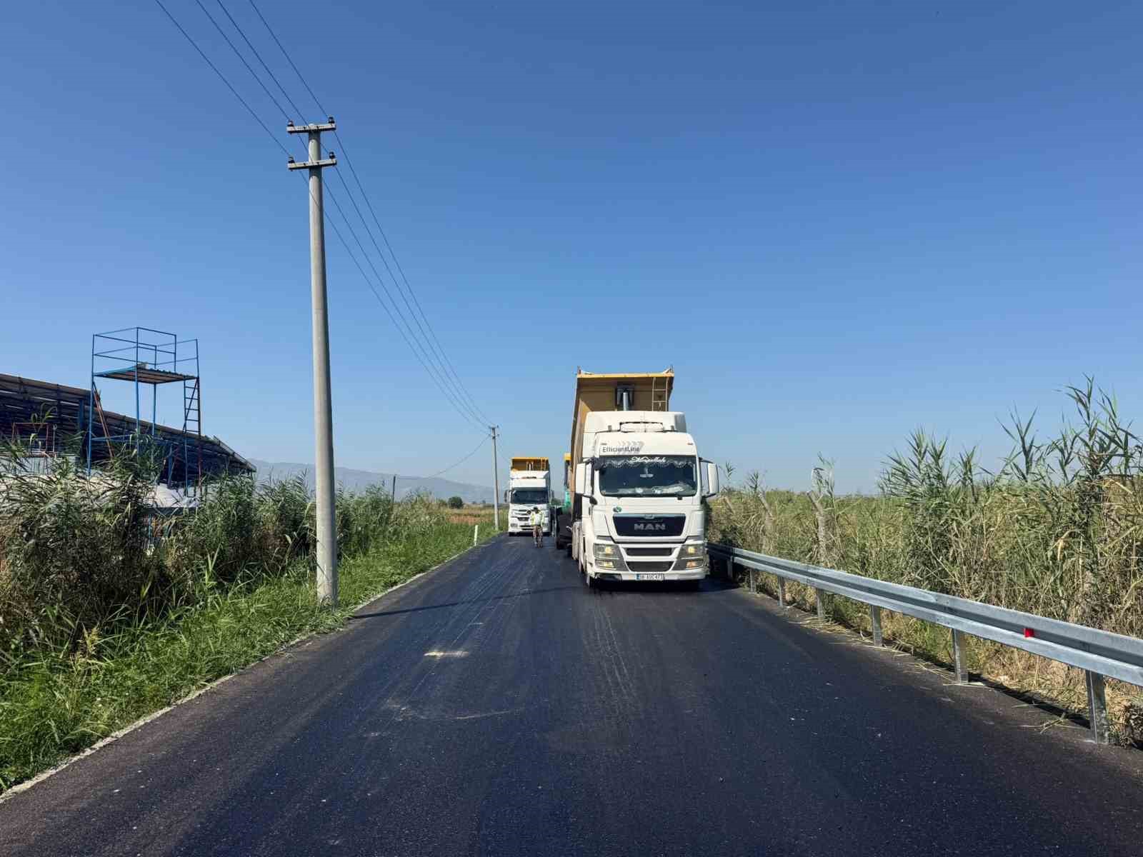 Aydın Büyükşehir 17 ilçede yol çalışmalarını sürdürüyor