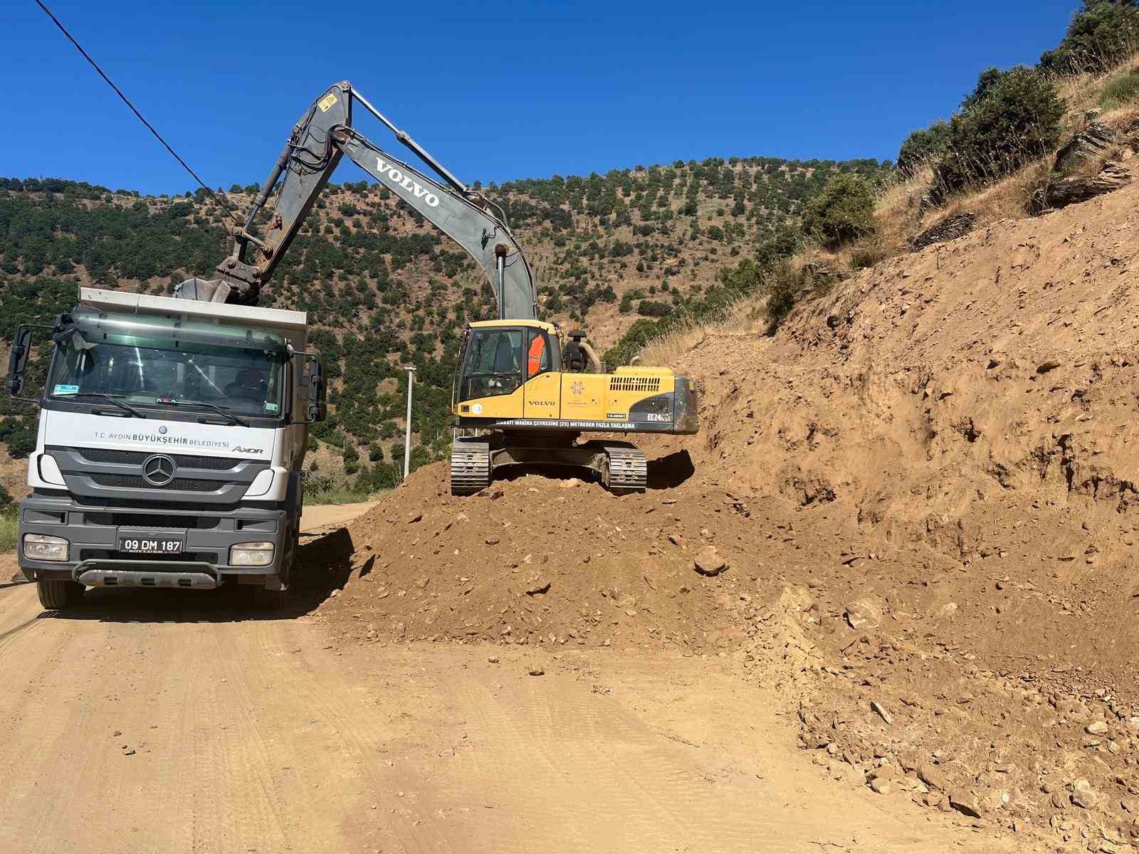 Aydın Büyükşehir 17 ilçede yol çalışmalarını sürdürüyor