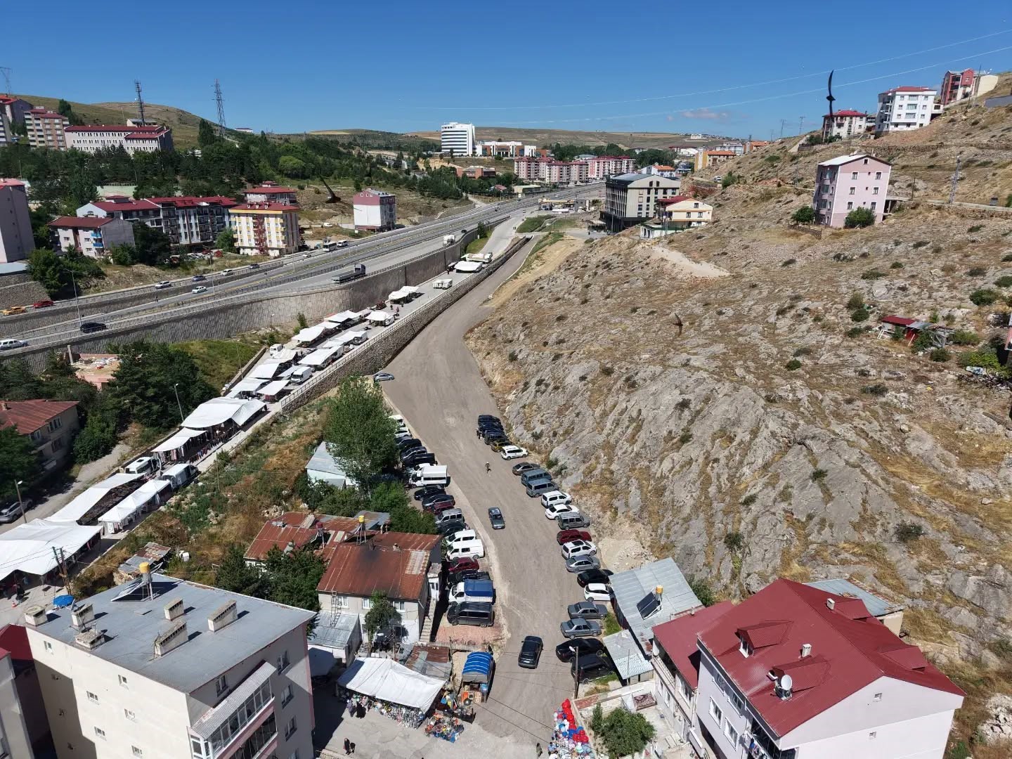 Kapalı halk pazarı otoparkı hizmete açıldı