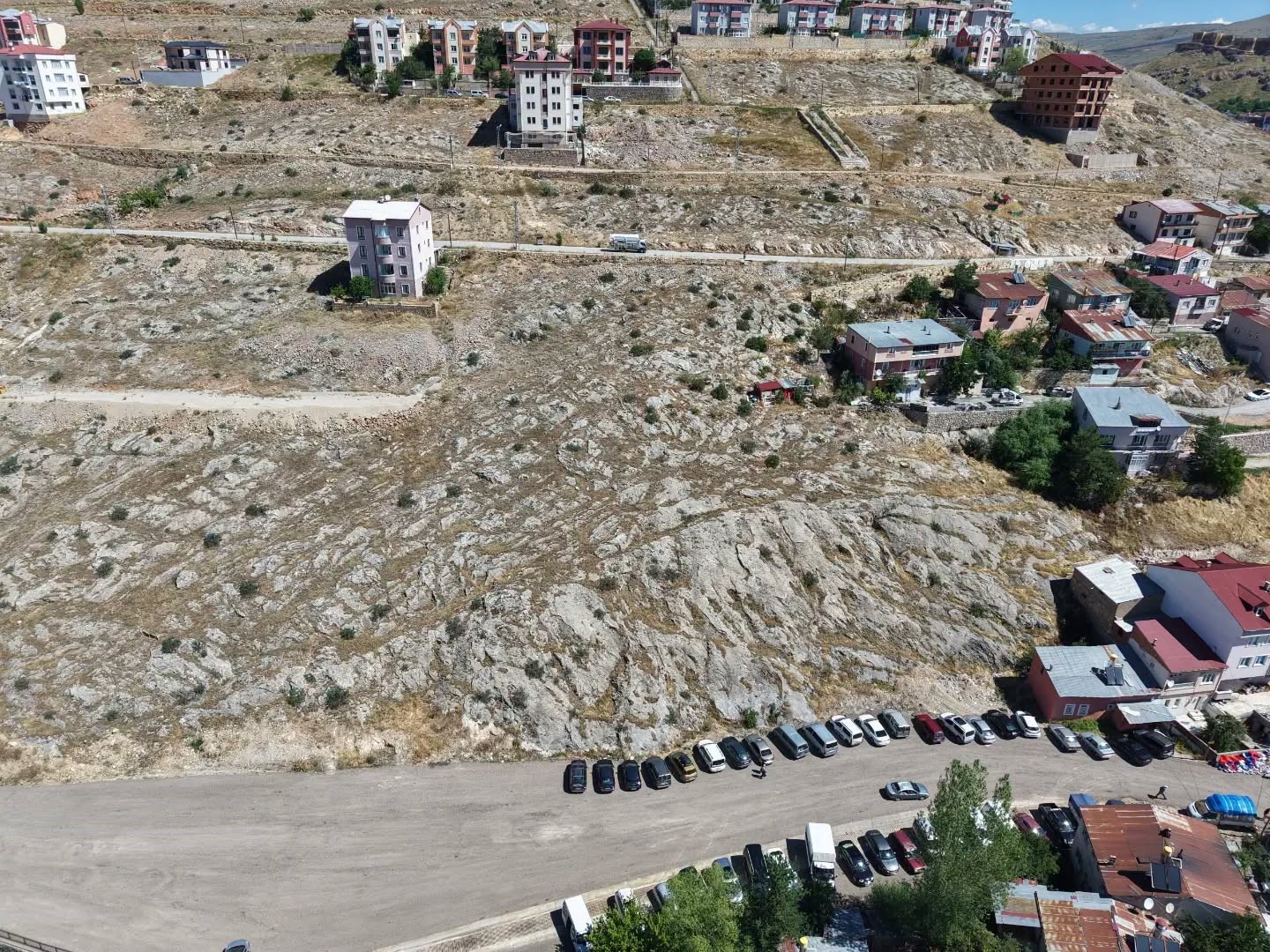 Kapalı halk pazarı otoparkı hizmete açıldı