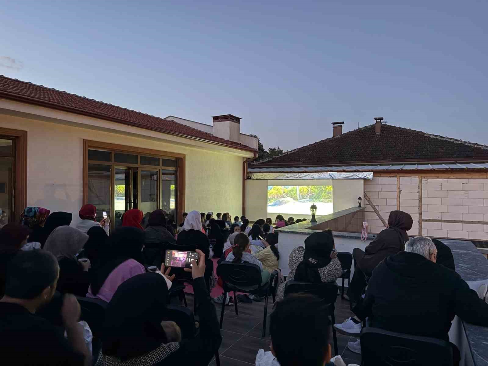 Düzce Genç Ofis’ten sinema gecesi