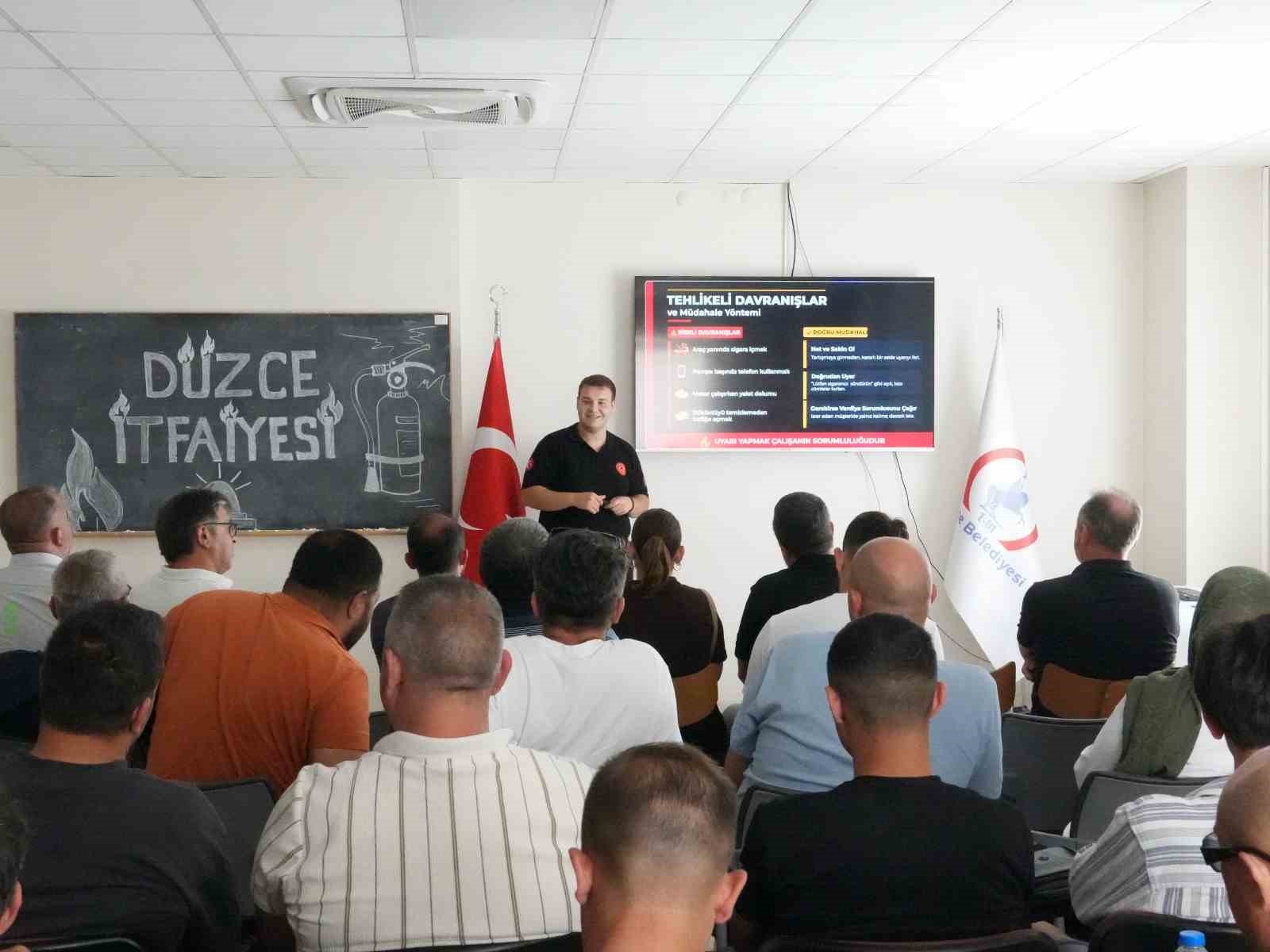 Akaryakıt istasyonu çalışanlarına yangın güvenliği eğitimi