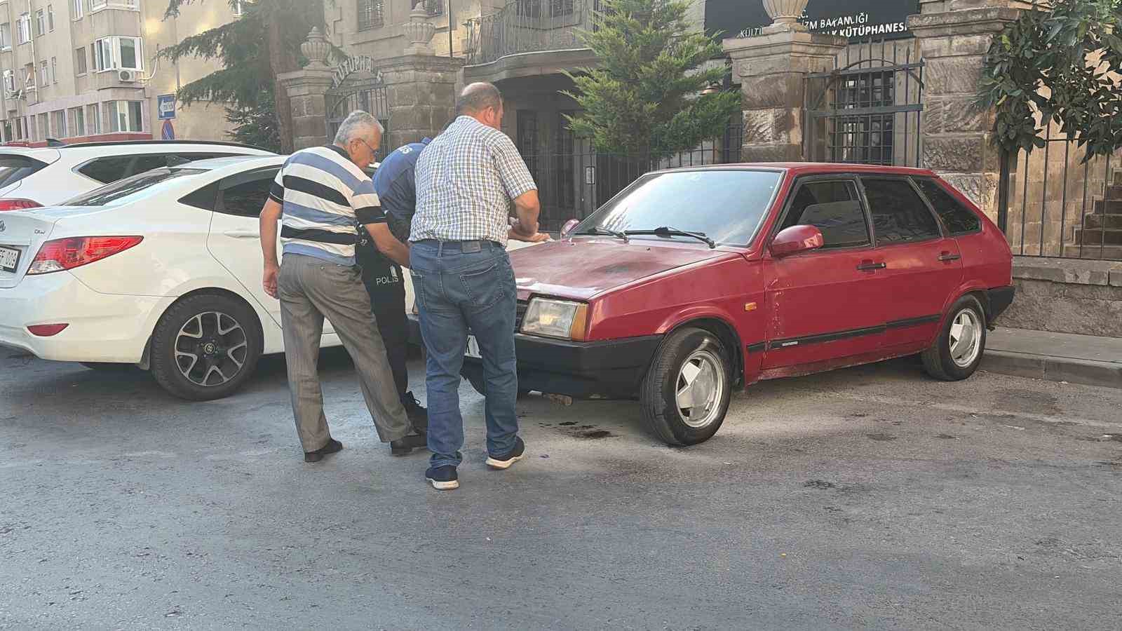 Kayseri’de park halindeki otomobilde yangın