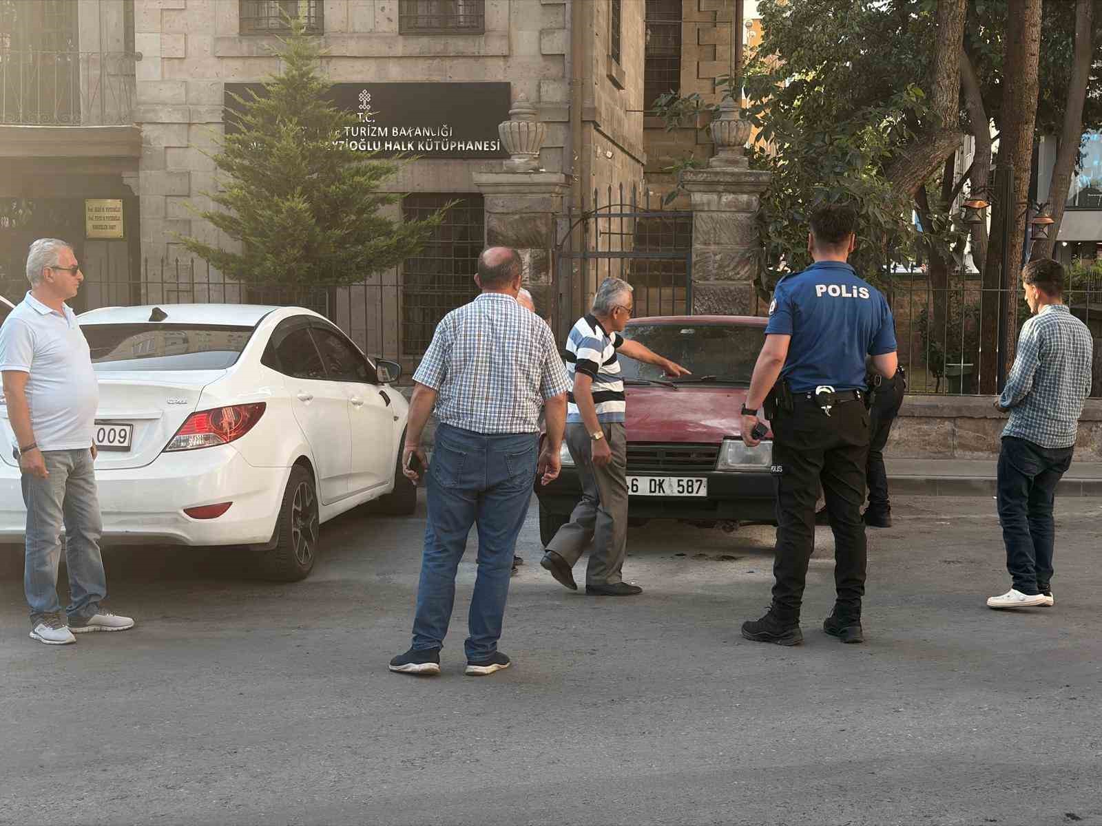 Kayseri’de park halindeki otomobilde yangın