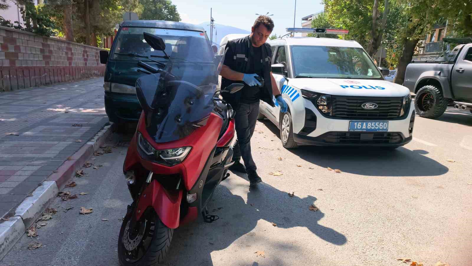 Motosikleti aldı, plakanın sahte olduğunu polis kontrolünde öğrendi