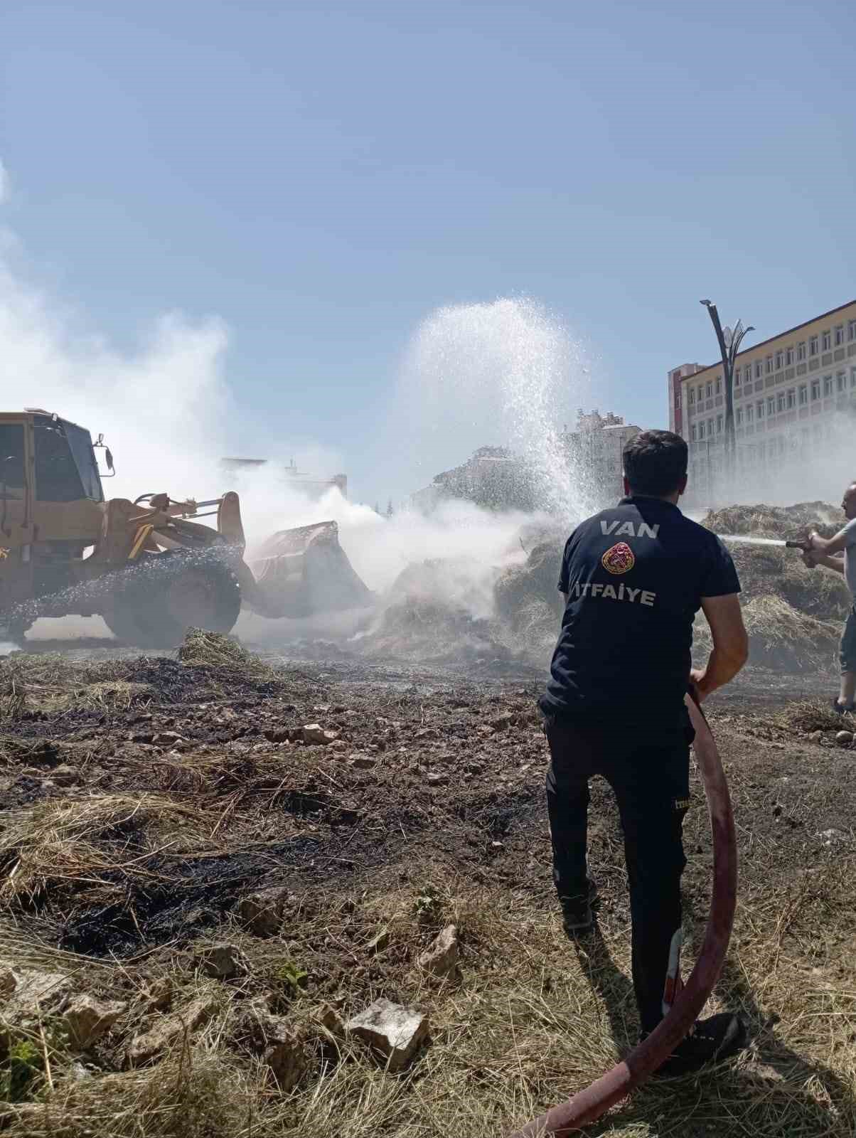 Van’da ot yangını