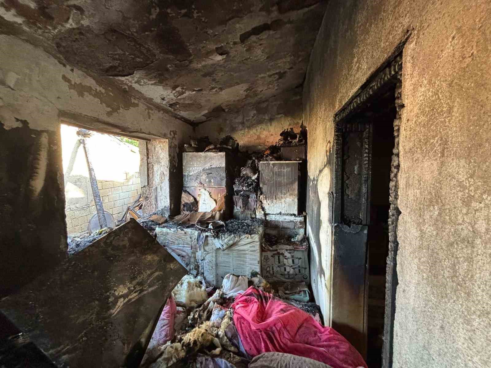 Yangına uykuda yakalanan 22 kişilik aile kurtarıldı