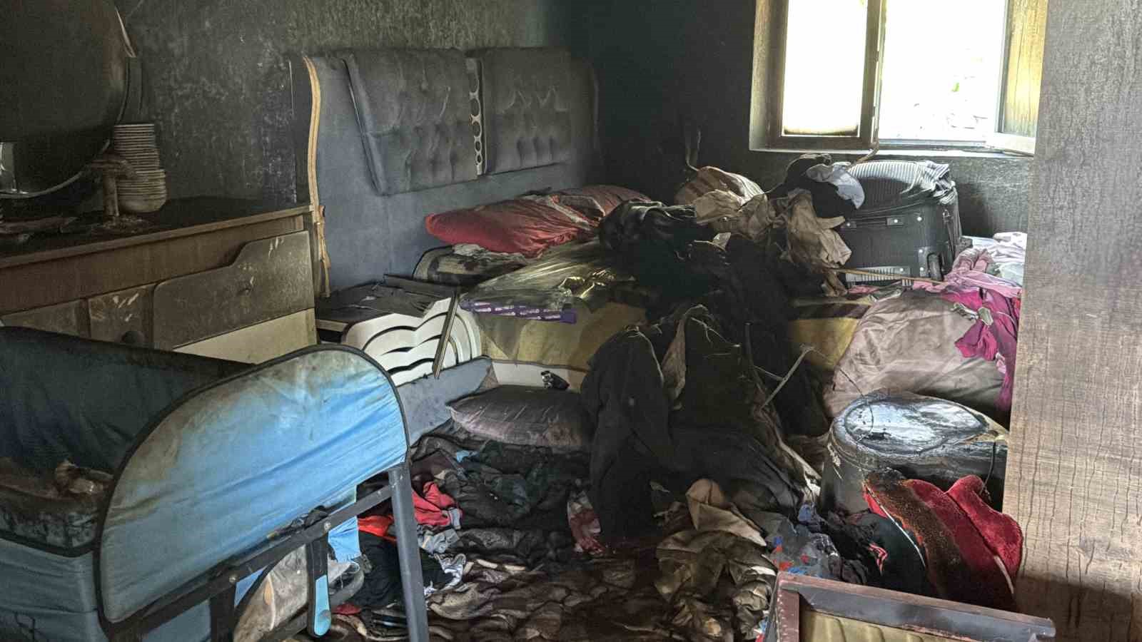 Yangına uykuda yakalanan 22 kişilik aile kurtarıldı