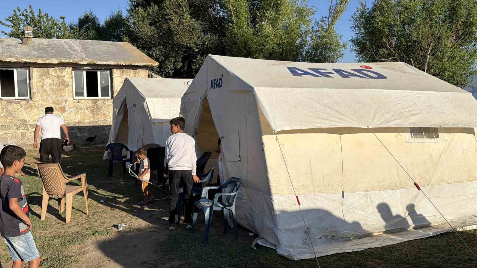 Yangına uykuda yakalanan 22 kişilik aile kurtarıldı