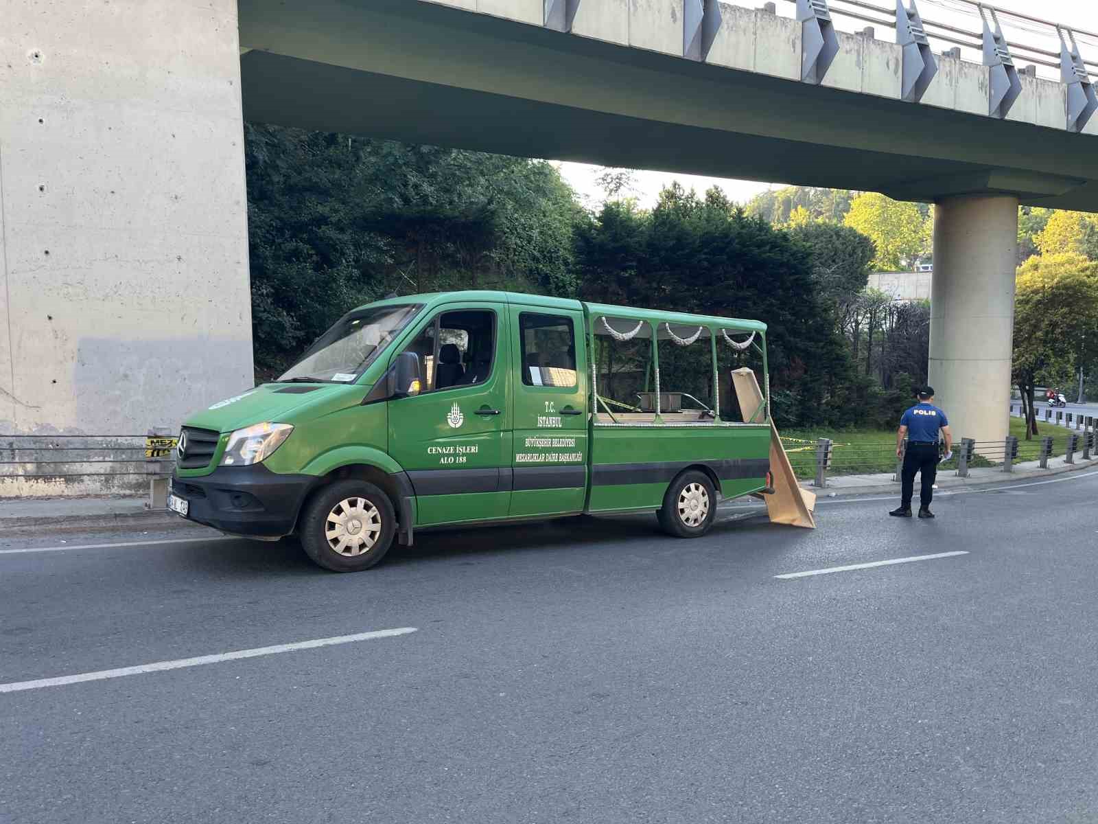 Şişli’de yol kenarındaki yeşil alanda erkek cesedi bulundu