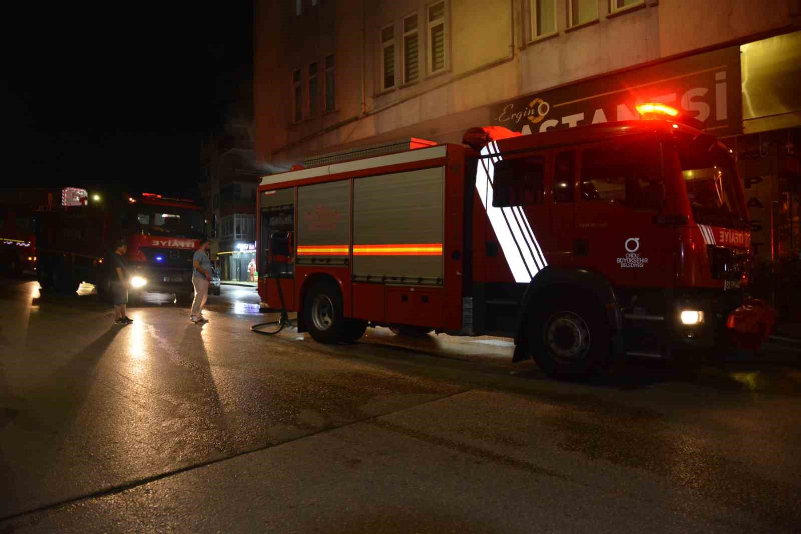 Ordu’da yanan fındık kabuğu çuvalı iş yerini dumana boğdu