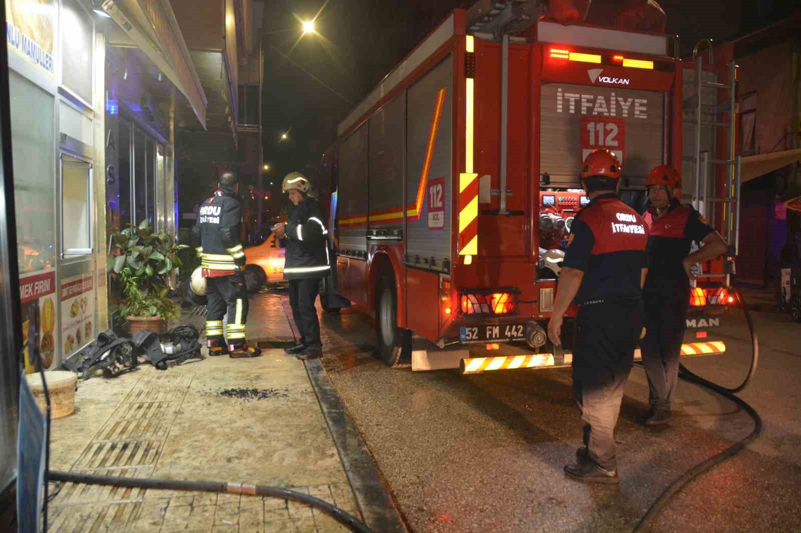 Ordu’da yanan fındık kabuğu çuvalı iş yerini dumana boğdu