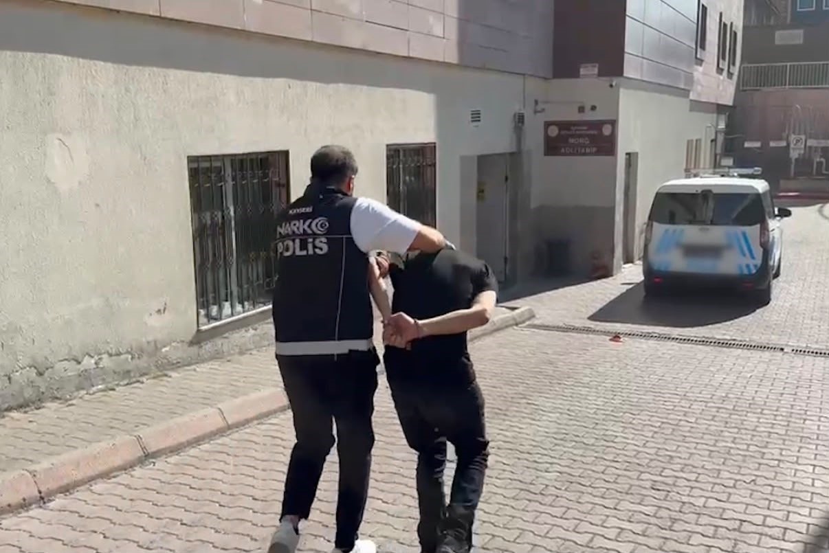 Kayseri’de kesinleşmiş hapis cezasıyla aranan 2 şahıs yakalandı