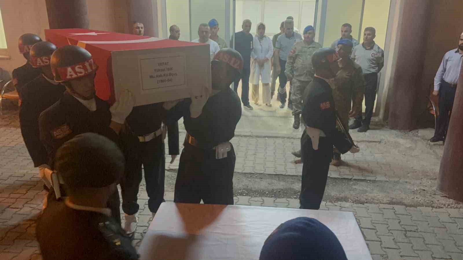 Hakkari’de hayatını kaybeden Yüksel Işık’ın cenazesi askeri törenle Bursa’ya uğurlandı
