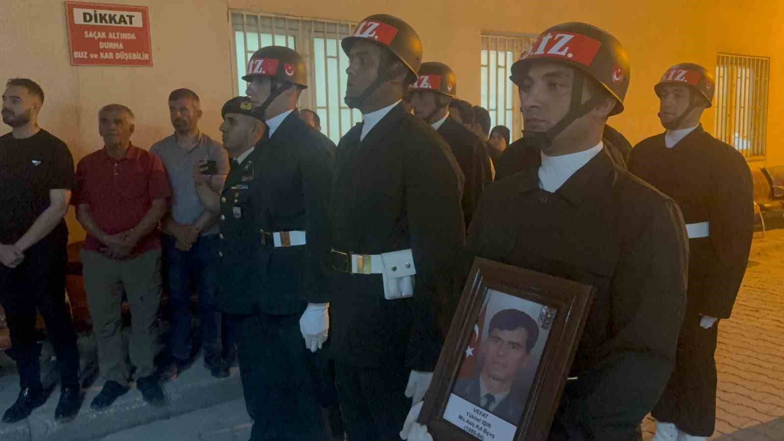 Hakkari’de hayatını kaybeden Yüksel Işık’ın cenazesi askeri törenle Bursa’ya uğurlandı