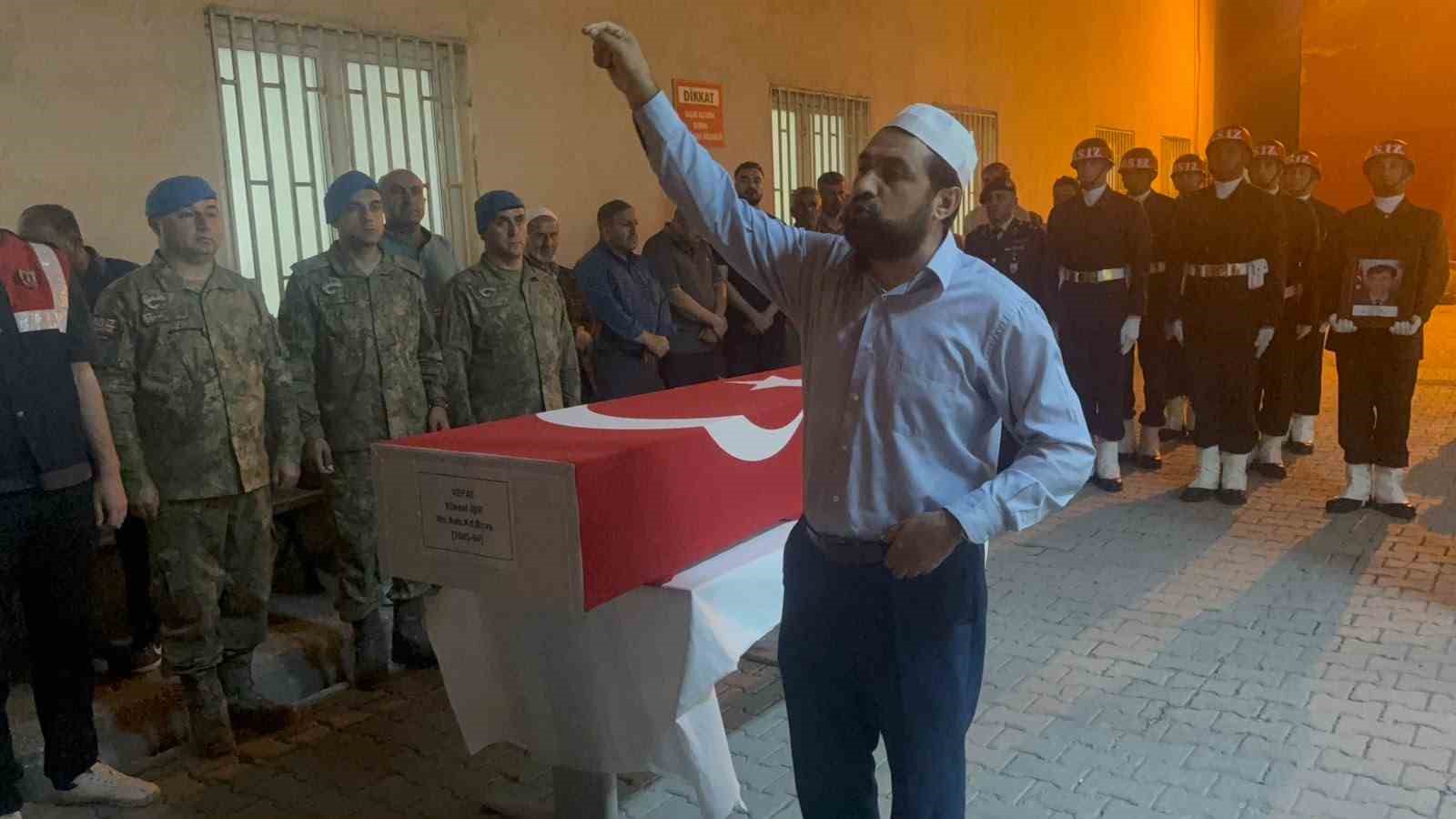 Hakkari’de hayatını kaybeden Yüksel Işık’ın cenazesi askeri törenle Bursa’ya uğurlandı