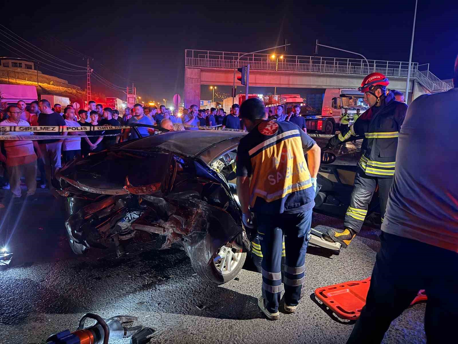 Tofaş, kağıt gibi ezildi: 1 ölü, 3 yaralı