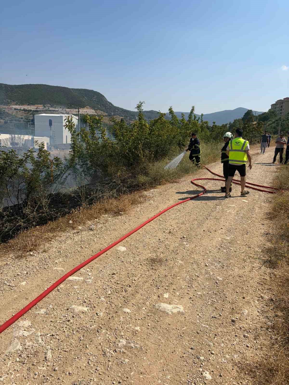 Bilecik’te YHT hattı yakınında çıkan otluk yangını anında söndürüldü