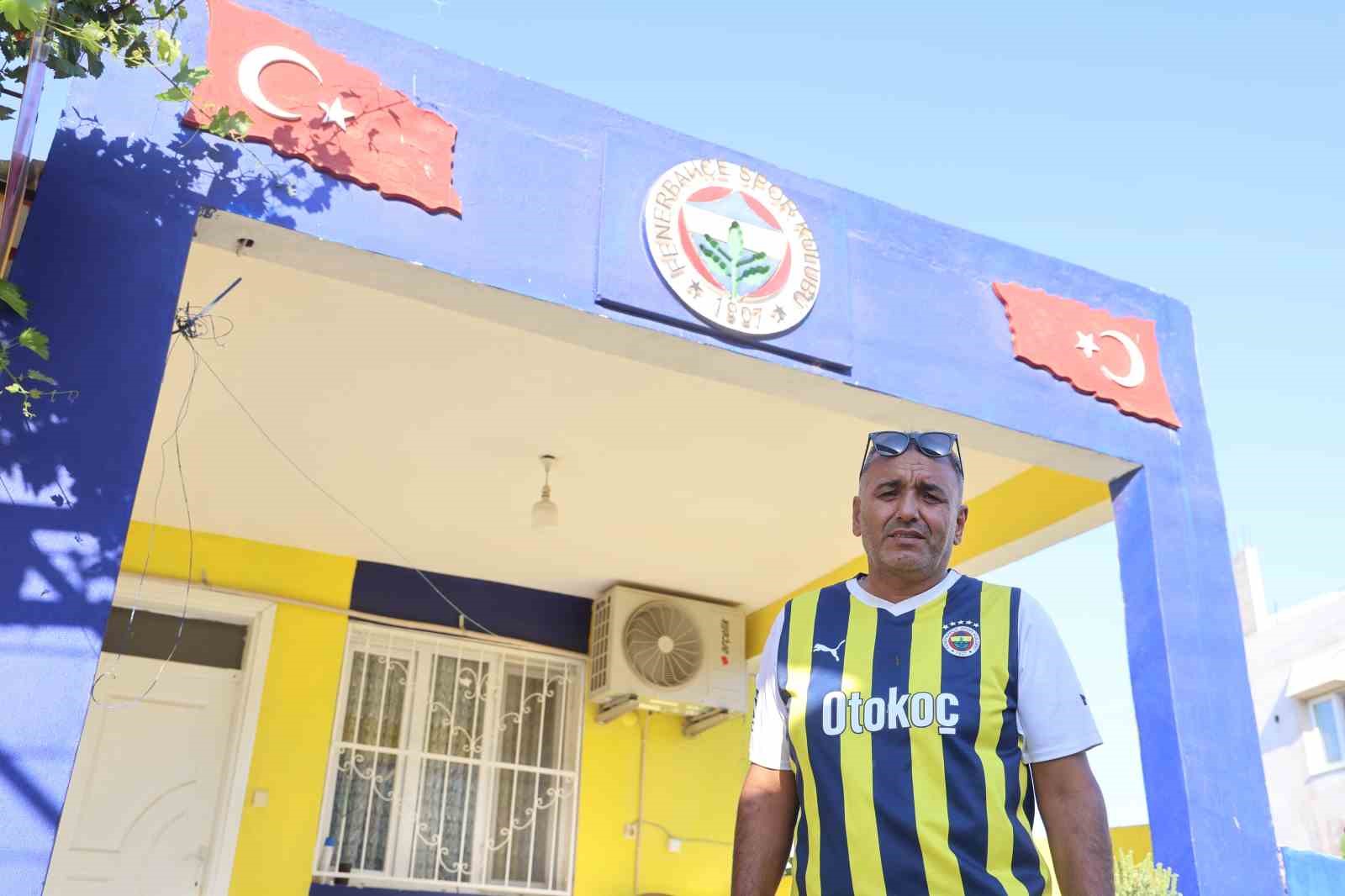 Depremde evi yıkıldı, yeni evini satın aldıktan sonra ilk işi Fenerbahçe aşkını yaşatmak oldu