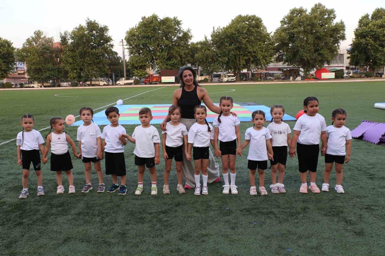 Sarıgöl’de minik cimnastikçilerden nefes kesen gösteri