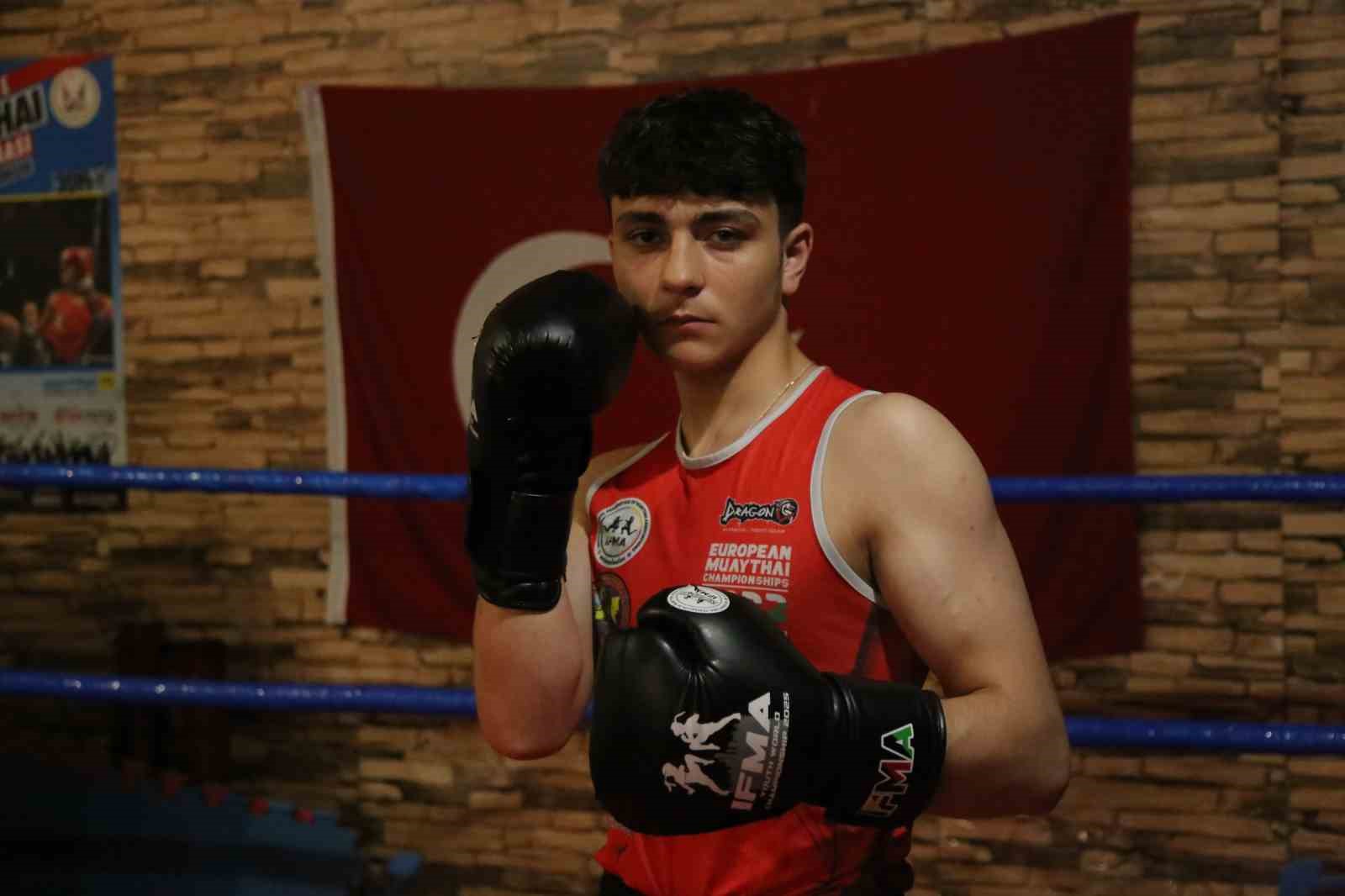 Sokaktan geçerken gördüğü spor salonu hayatını değiştirdi: Şimdi dünya şampiyonluğu peşinde