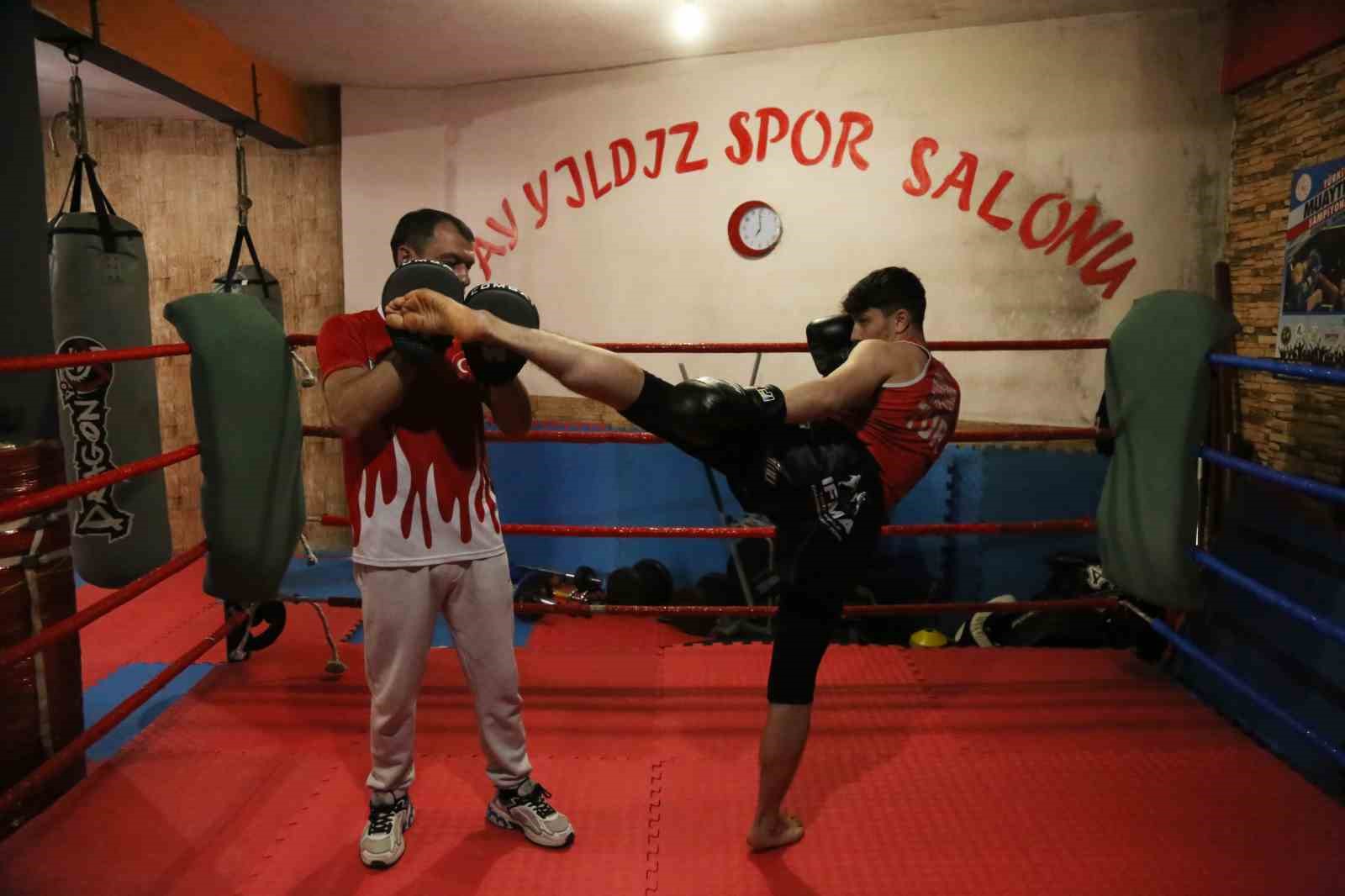 Sokaktan geçerken gördüğü spor salonu hayatını değiştirdi: Şimdi dünya şampiyonluğu peşinde