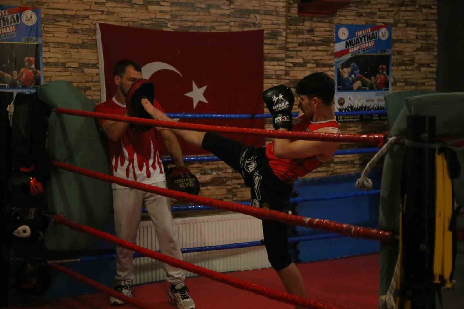 Sokaktan geçerken gördüğü spor salonu hayatını değiştirdi: Şimdi dünya şampiyonluğu peşinde