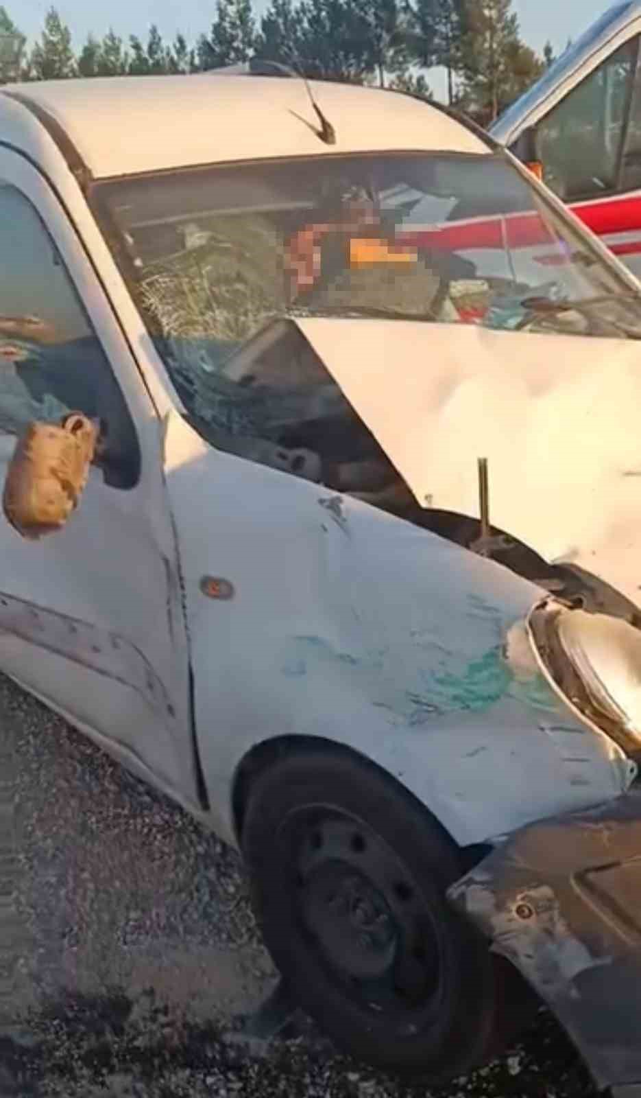 Siirt’te otomobil ile traktör çarpıştı: 2 yaralı