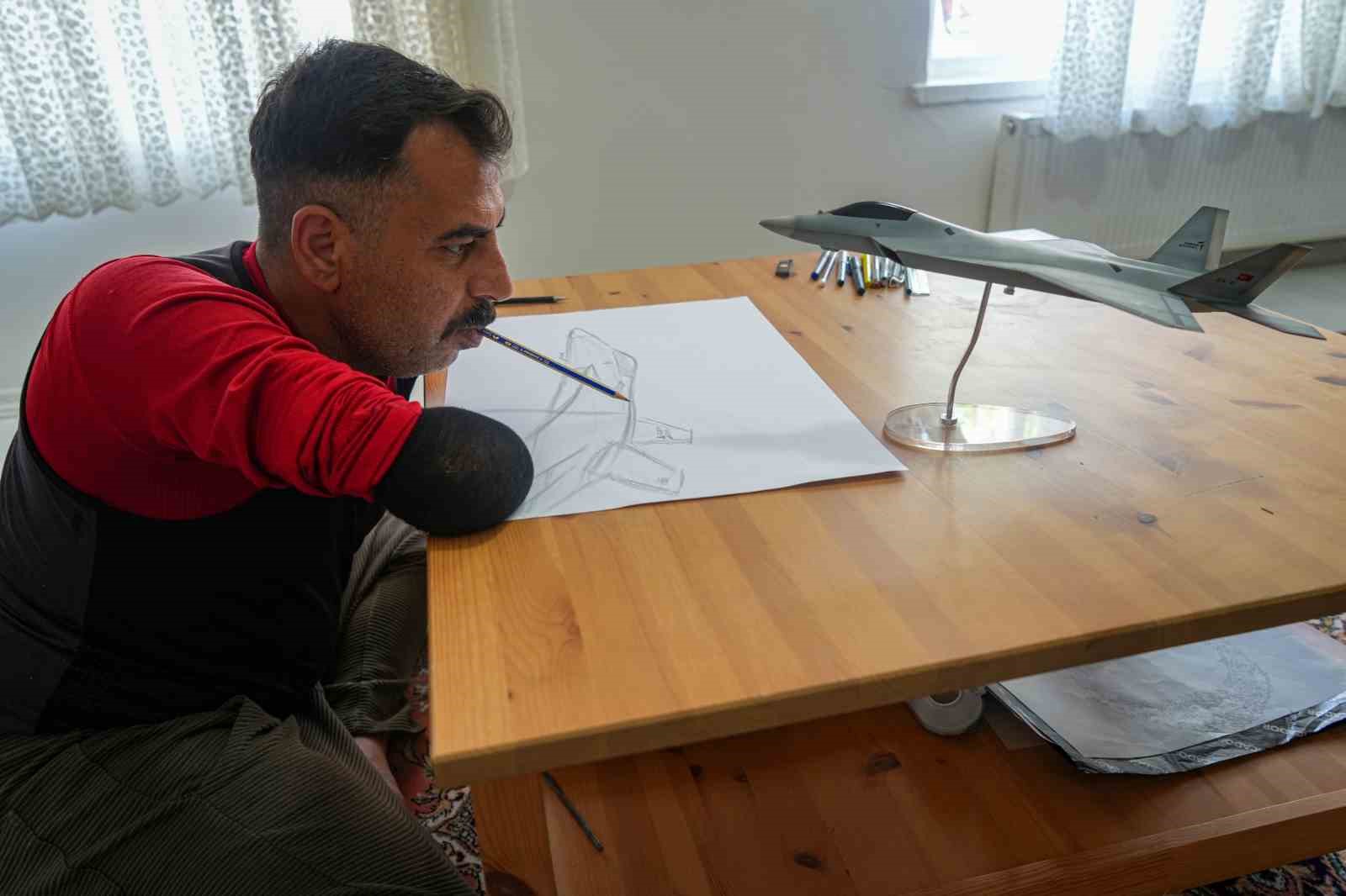 İki kolunu kaybetti, KAAN’ın görsel modelleyicisi oldu