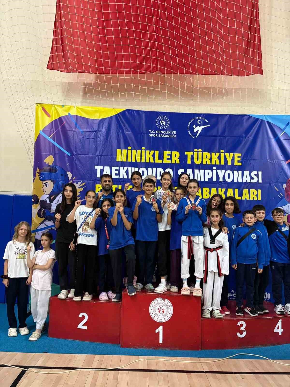 Kağıtspor’dan madalya yağmuru