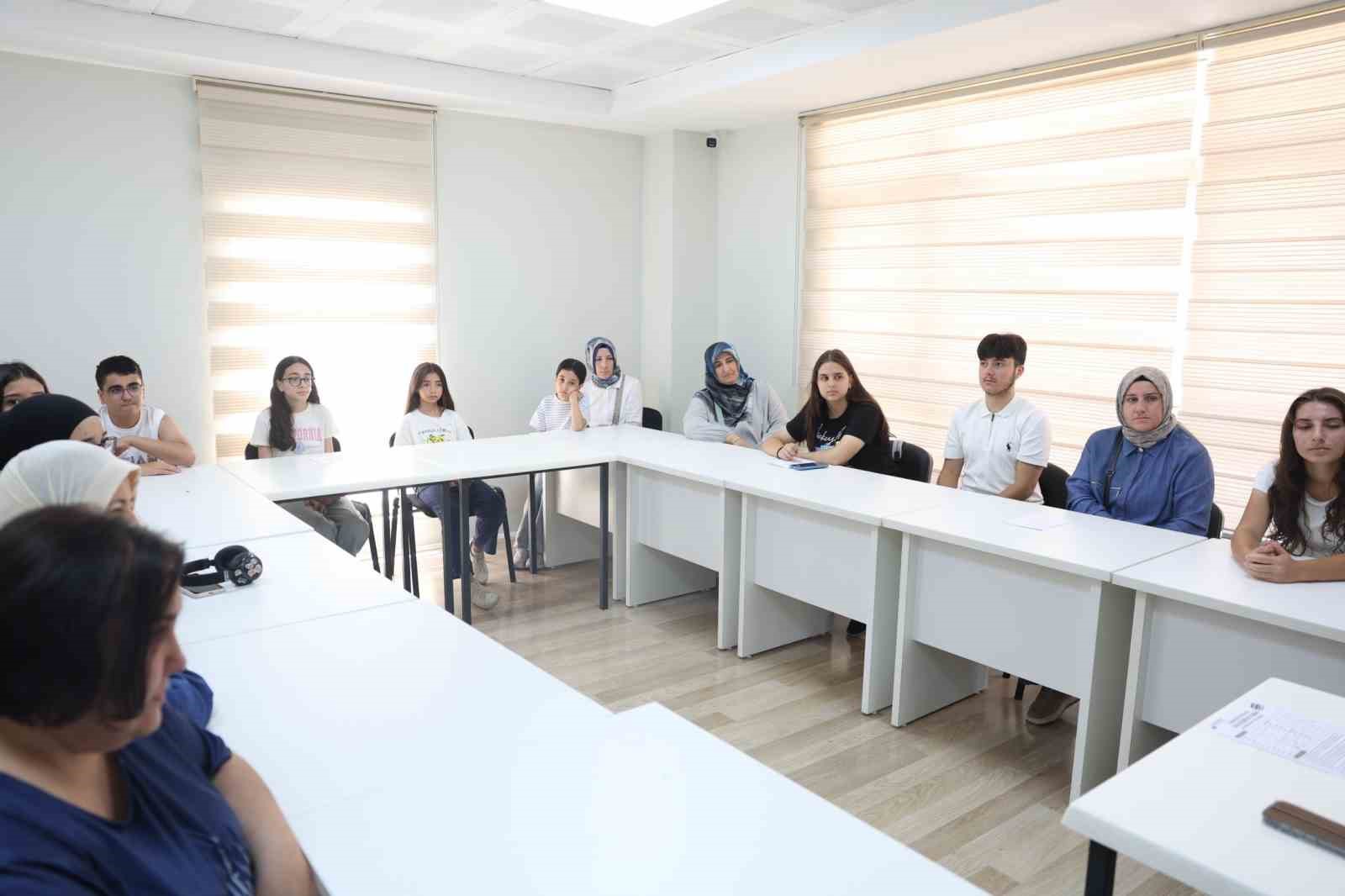 Osmangazi’den gençlerin geleceğine ücretsiz eğitim desteği