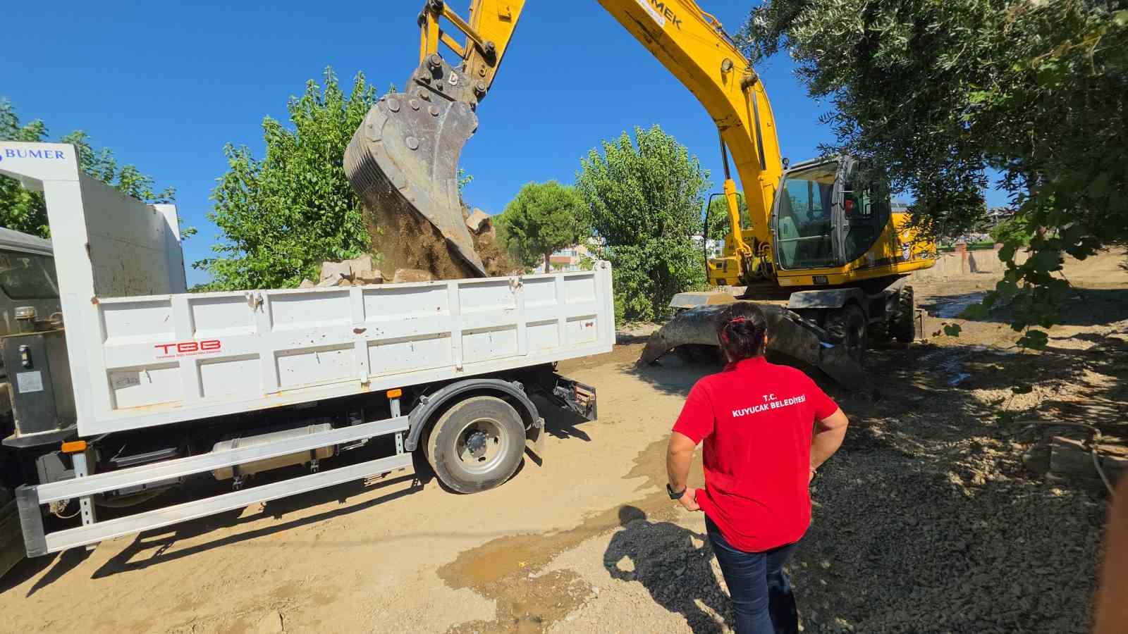 Kuyucak’ta üstyapı çalışmaları sürüyor