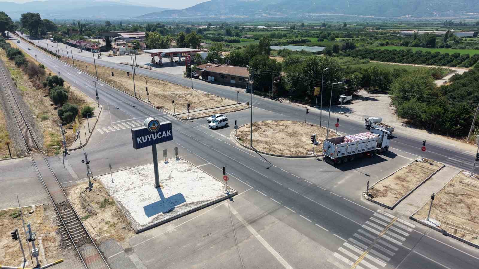 Kuyucak’ta üstyapı çalışmaları sürüyor