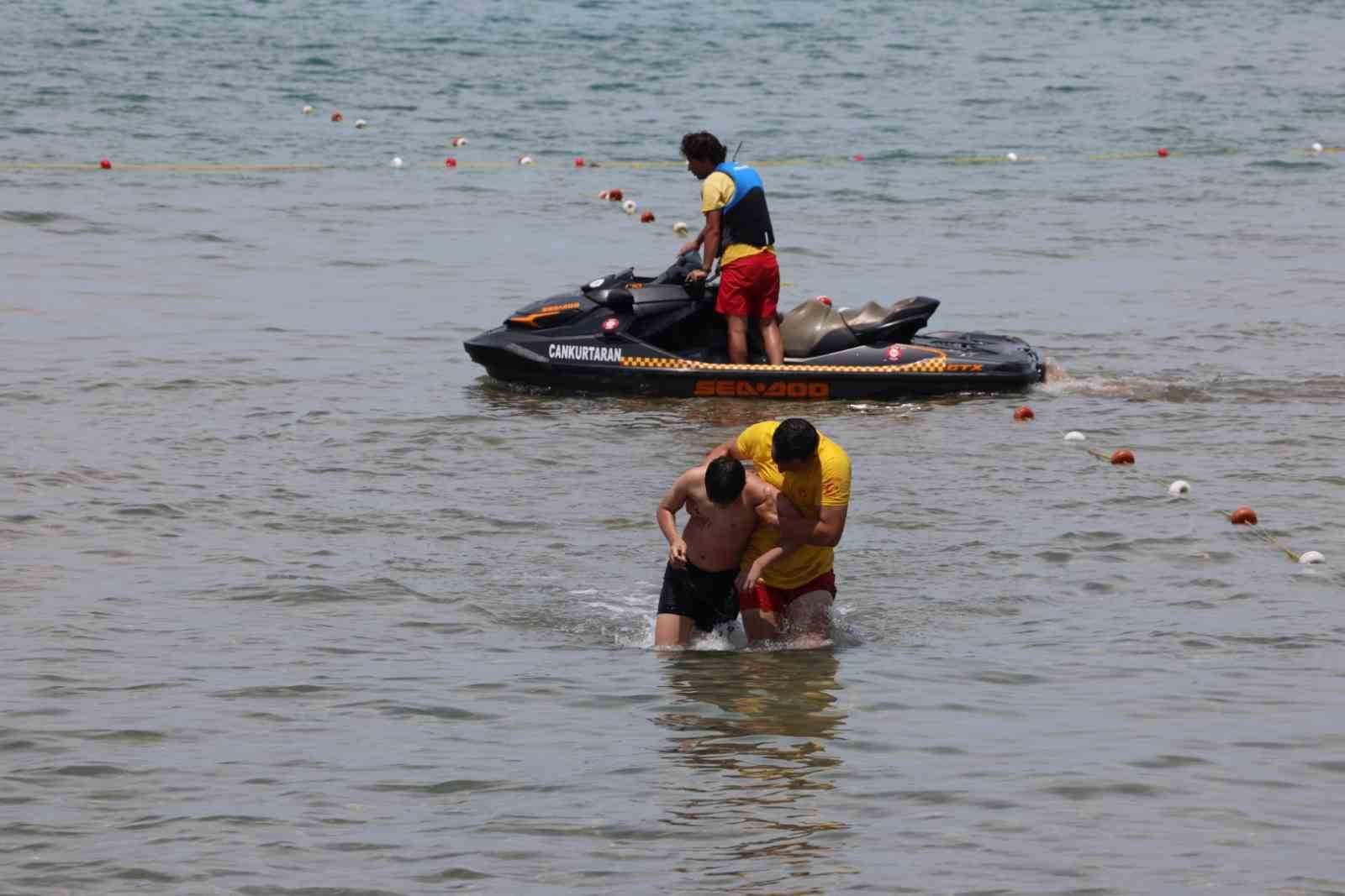 Dalgalara karşı zamanla yarış: KOSKEM 7 günde 68 kişiyi kurtardı