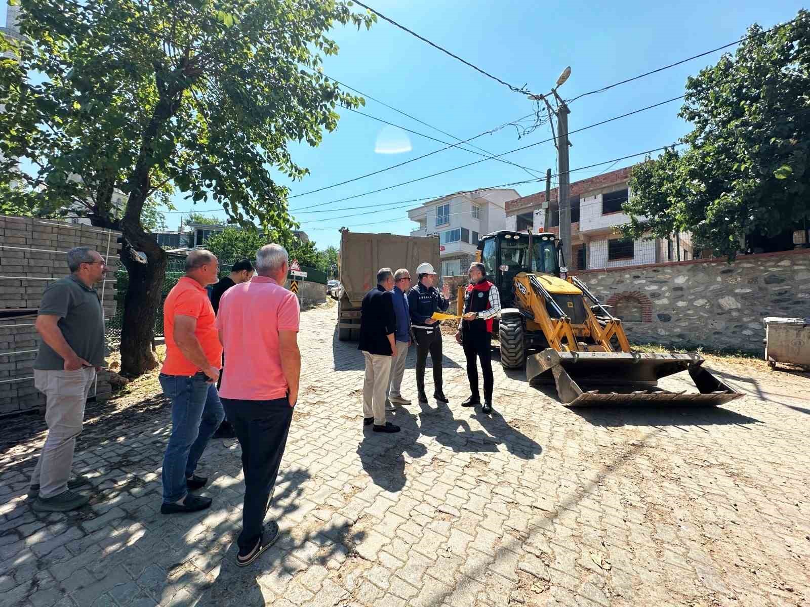 Başkan Erol, Burhaniye Mahallesi’ndeki doğalgaz çalışmalarını yerinde inceledi