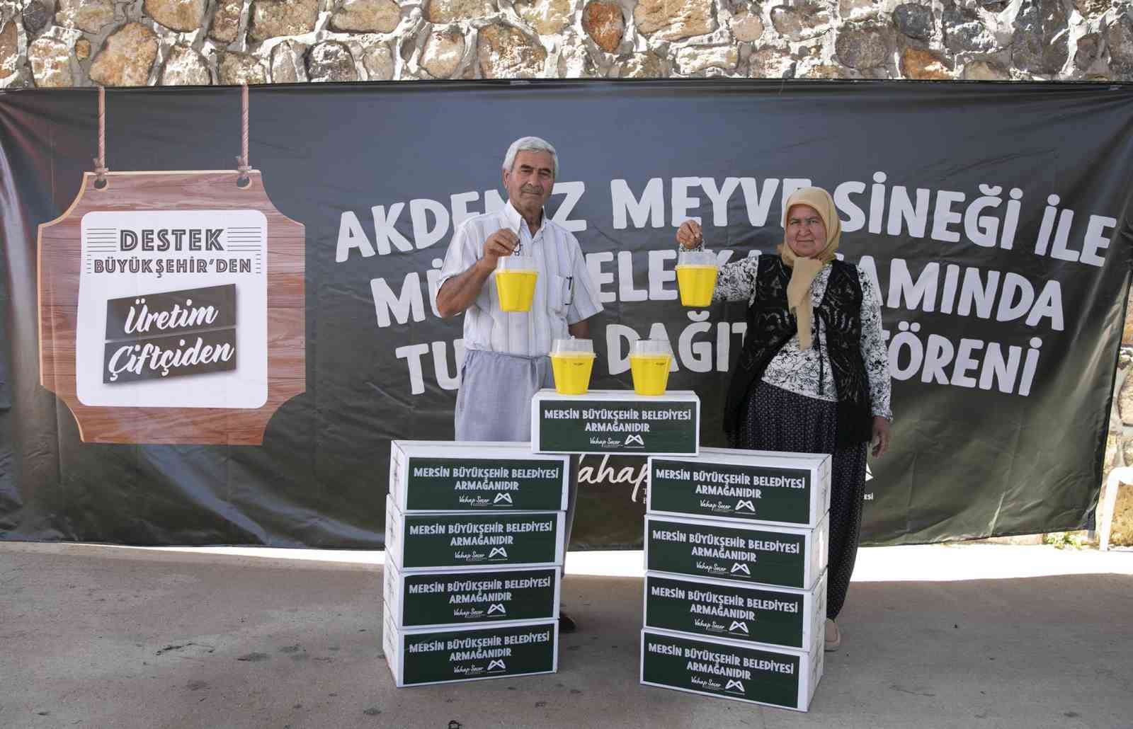 Mersin’de Akdeniz Meyve Sineğine karşı feromon tuzağı desteği