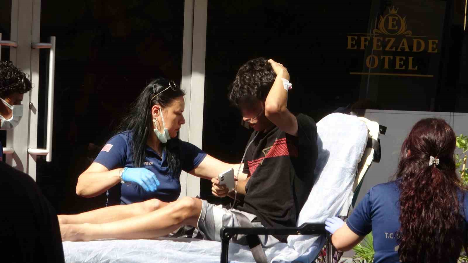 Antalya’da 5 katlı binanın terasındaki yangında can pazarı