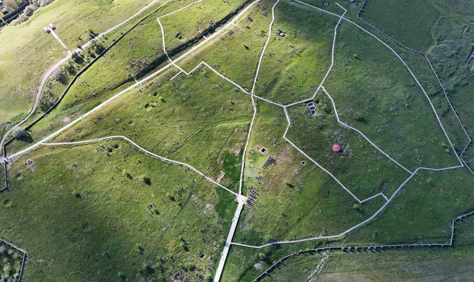 UNESCO listesinde yer alan tarihi mezarlık havadan görüntülendi